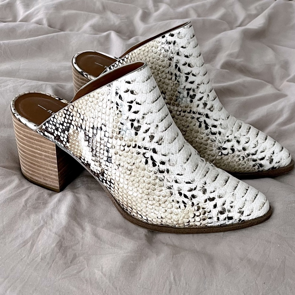 “Report” Cream Snakeskin Mules
